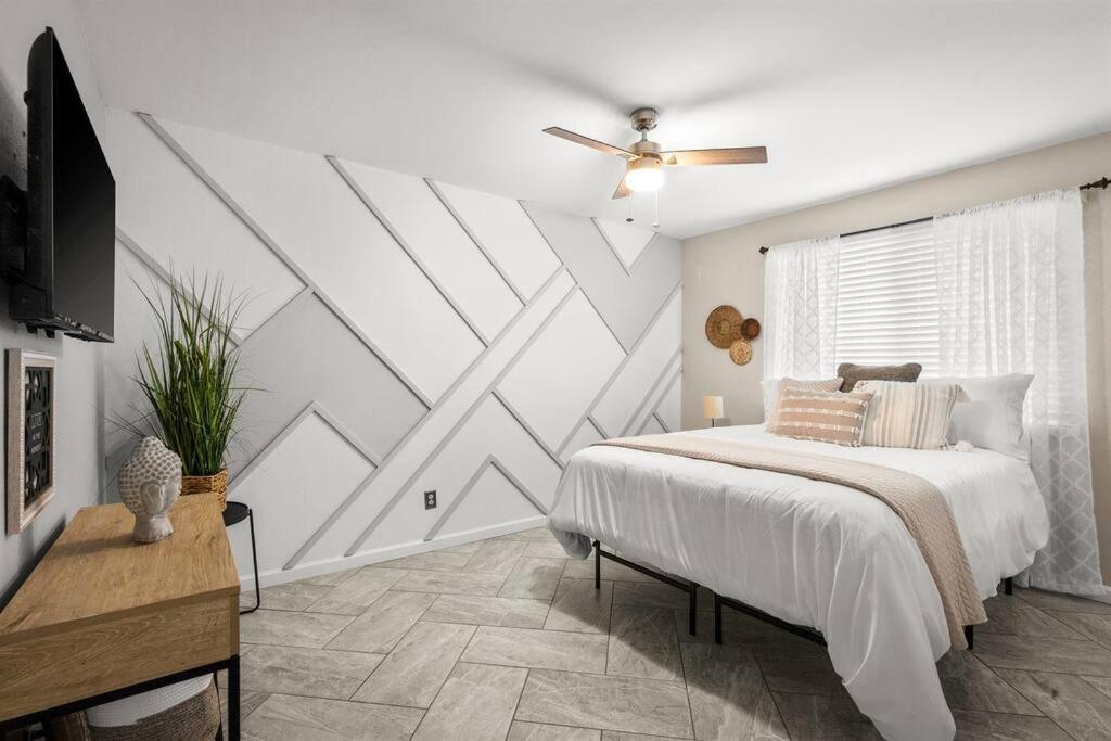 Modern Tempe Home With Heated Pool, Asu Экстерьер фото